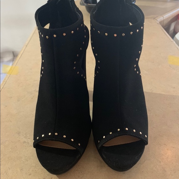 Women Shoes - Picture 2 of 5